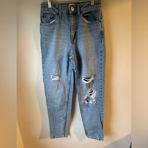 Urban Outfitters BDG Light wash Distressed Y2K High Waisted Mom Jean Size 25 (J)